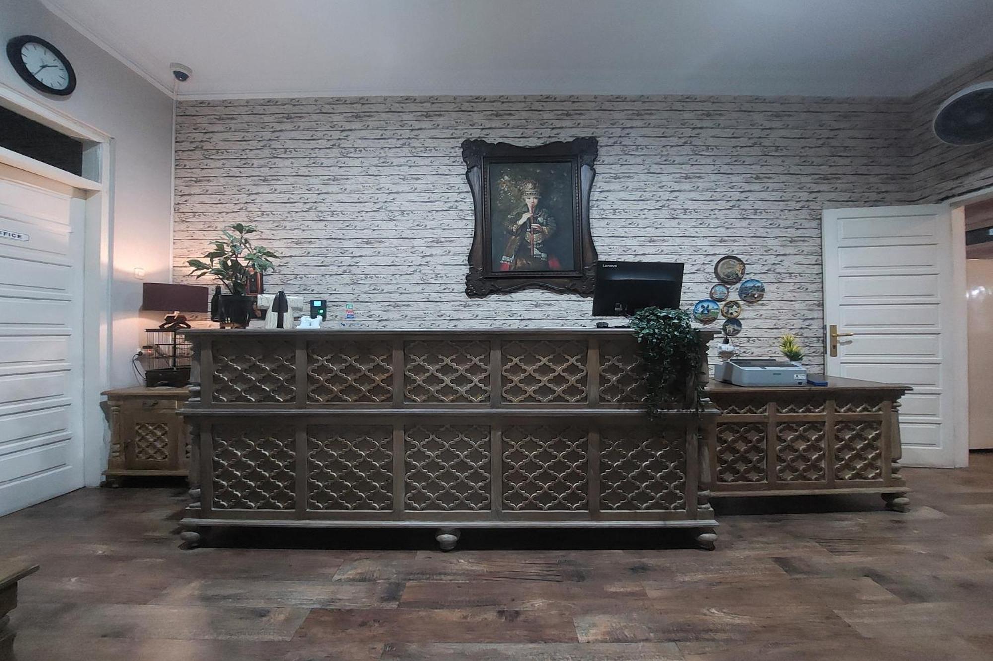 Nonie'S Huis Hotel Medan Exterior photo