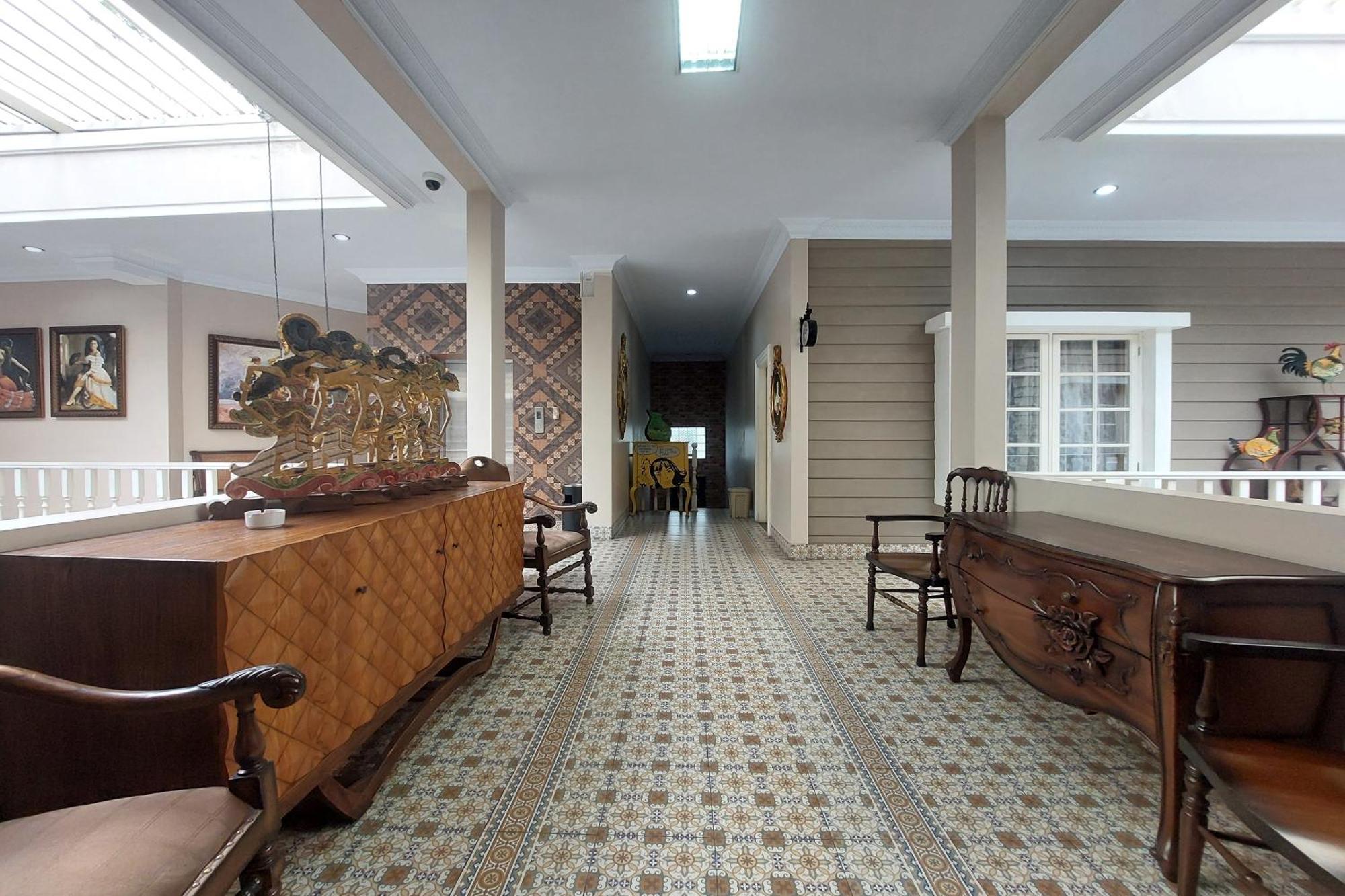 Nonie'S Huis Hotel Medan Exterior photo