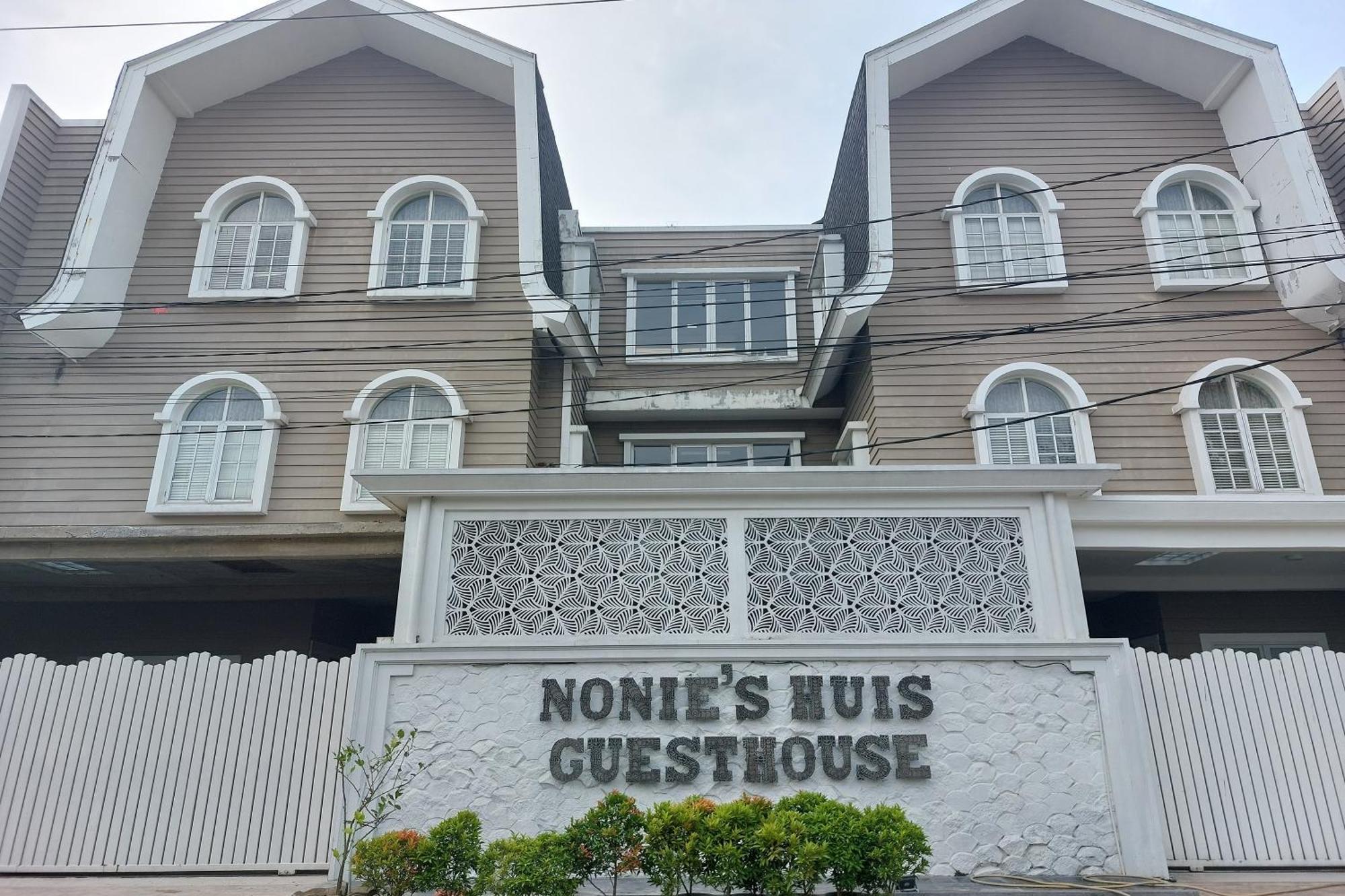 Nonie'S Huis Hotel Medan Exterior photo